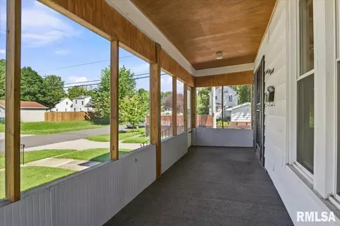 Exterior - 2620 S 9th St, Springfield, IL 62703 photo 5 of 10