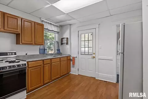 Kitchen - 2620 S 9th St, Springfield, IL 62703 photo 2 of 2
