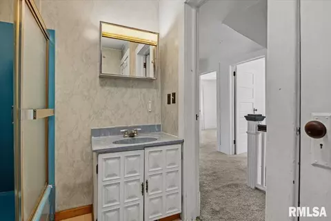 Bath - 2620 S 9th St, Springfield, IL 62703 photo 4 of 4