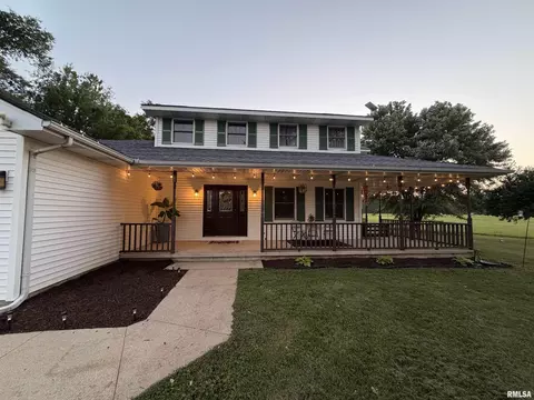 19791 Hunt Rd, Petersburg, IL 62675