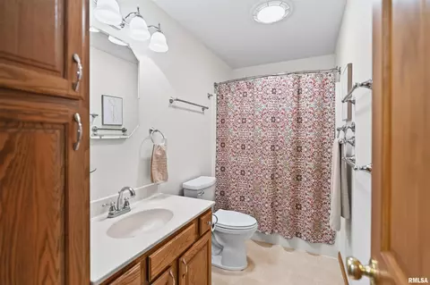 Bath - 1885 Central Point Rd, Cantrall, IL 62625 photo 1 of 3
