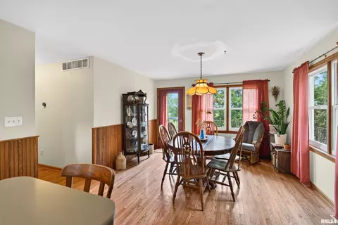 Dining - 1885 Central Point Rd, Cantrall, IL 62625 photo 1 of 2