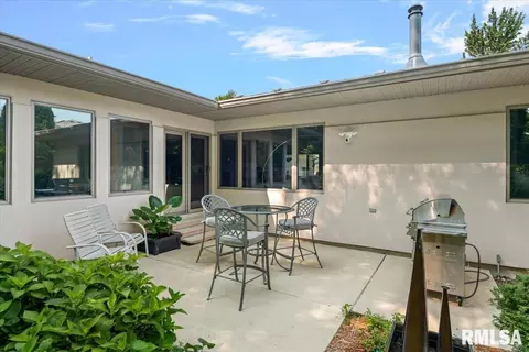 Exterior - 6708 Phlox Dr, Springfield, IL 62712 photo 2 of 7