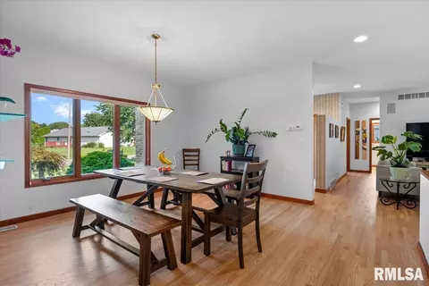 Dining - 6708 Phlox Dr, Springfield, IL 62712 photo 2 of 3