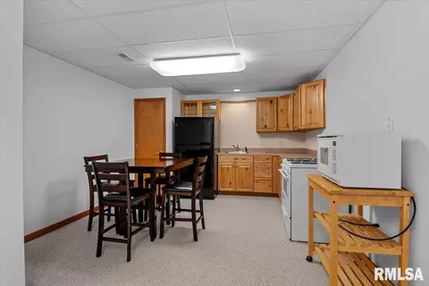 Kitchen - 6708 Phlox Dr, Springfield, IL 62712 photo 5 of 5
