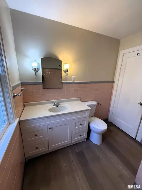 Bath - 2104 S Whittier Ave, Springfield, IL 62704 photo 1 of 3