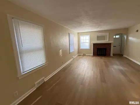 Living - 2104 S Whittier Ave, Springfield, IL 62704 photo 5 of 6