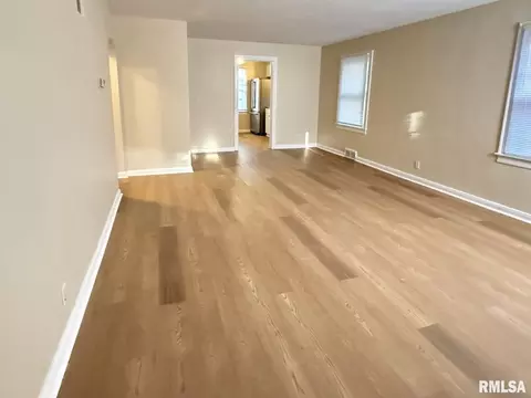 Living - 2104 S Whittier Ave, Springfield, IL 62704 photo 2 of 6