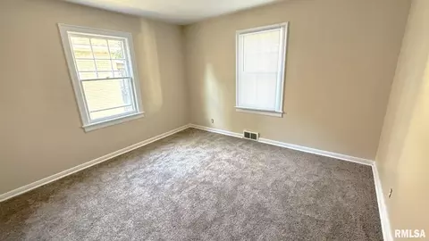 Bedroom - 2104 S Whittier Ave, Springfield, IL 62704 photo 3 of 4