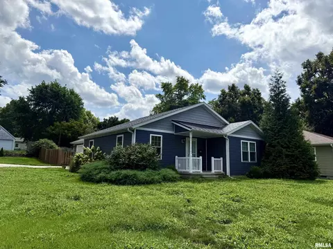 106 W Lincoln Ave, Petersburg, IL 62675