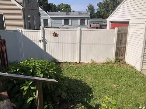 Exterior - 2004 N 22nd St, Springfield, IL 62702 photo 4 of 4