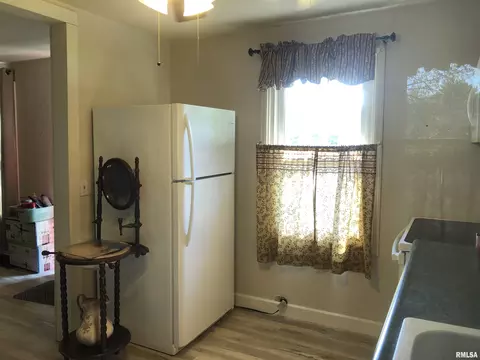 Kitchen - 2004 N 22nd St, Springfield, IL 62702 photo 3 of 3