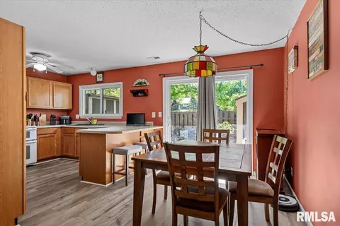 Dining - 28 Trailridge Ln, Springfield, IL 62702 photo 1 of 1