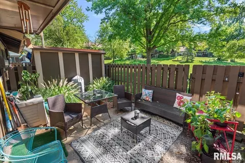 Exterior - 28 Trailridge Ln, Springfield, IL 62702 photo 1 of 6
