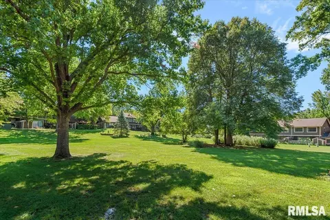 Exterior - 28 Trailridge Ln, Springfield, IL 62702 photo 2 of 6