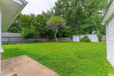 Exterior - 603 W Jackson St, Athens, IL 62613 photo 3 of 5