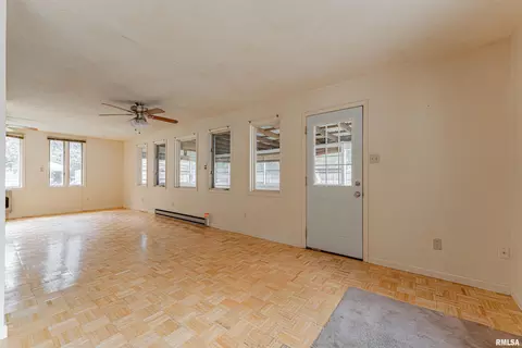 Living - 603 W Jackson St, Athens, IL 62613 photo 2 of 6