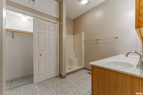 Bath - 603 W Jackson St, Athens, IL 62613 photo 3 of 3