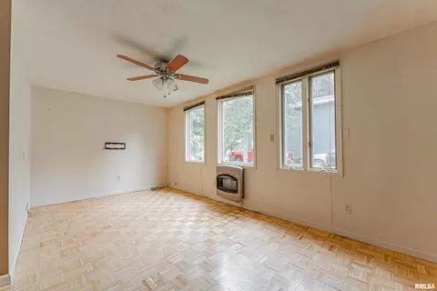 Living - 603 W Jackson St, Athens, IL 62613 photo 3 of 6