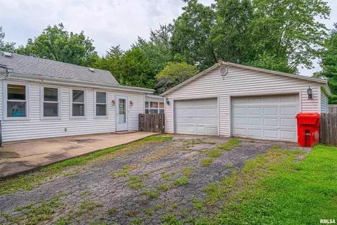 Exterior - 603 W Jackson St, Athens, IL 62613 photo 2 of 5