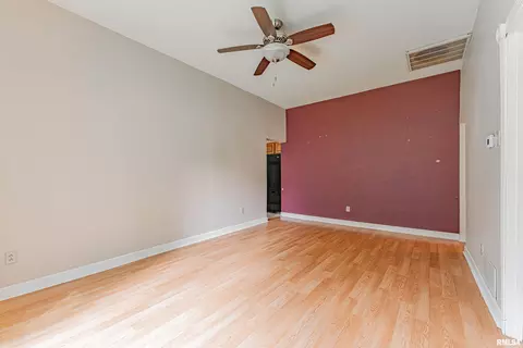 Living - 603 W Jackson St, Athens, IL 62613 photo 4 of 6