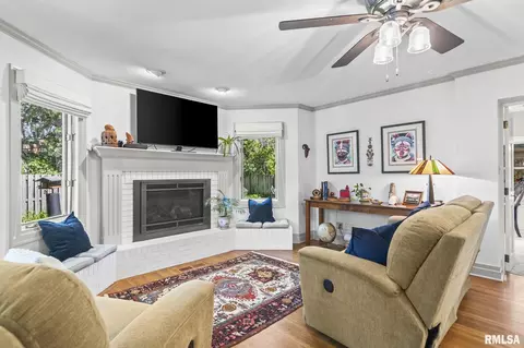 Living - 1910 Wiggins Ave, Springfield, IL 62704 photo 5 of 5