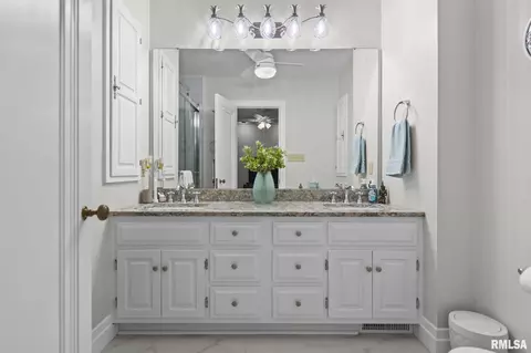 Bath - 1910 Wiggins Ave, Springfield, IL 62704 photo 2 of 6