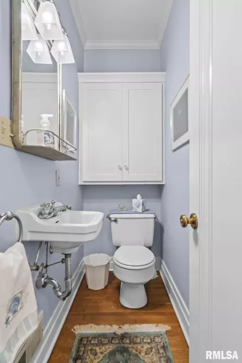 Bath - 1910 Wiggins Ave, Springfield, IL 62704 photo 1 of 6