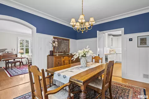 Dining - 1910 Wiggins Ave, Springfield, IL 62704 photo 1 of 3