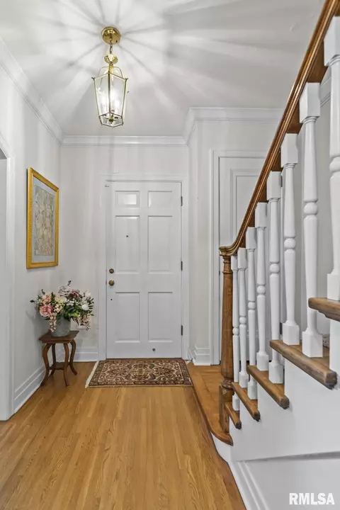Entry Way - 1910 Wiggins Ave, Springfield, IL 62704 photo 1 of 5
