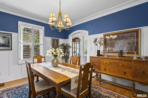 Dining - 1910 Wiggins Ave, Springfield, IL 62704 photo 3 of 3