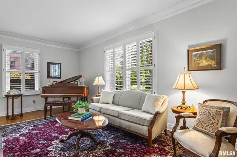 Living - 1910 Wiggins Ave, Springfield, IL 62704 photo 1 of 5