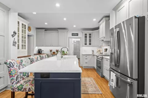 Kitchen - 1910 Wiggins Ave, Springfield, IL 62704 photo 3 of 6