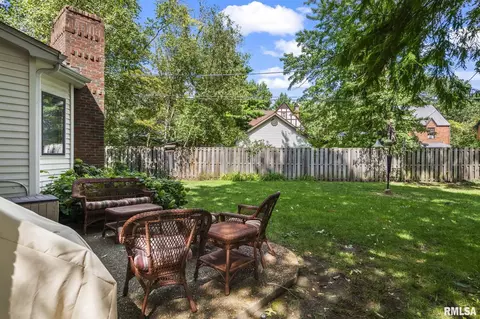 Exterior - 1910 Wiggins Ave, Springfield, IL 62704 photo 5 of 9