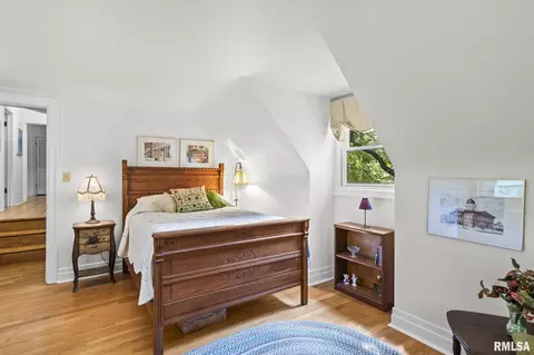 Bedroom - 1910 Wiggins Ave, Springfield, IL 62704 photo 6 of 9