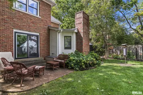 Exterior - 1910 Wiggins Ave, Springfield, IL 62704 photo 7 of 9