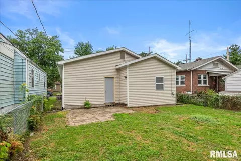 Exterior - 2004 S Pasfield St, Springfield, IL 62704 photo 3 of 6