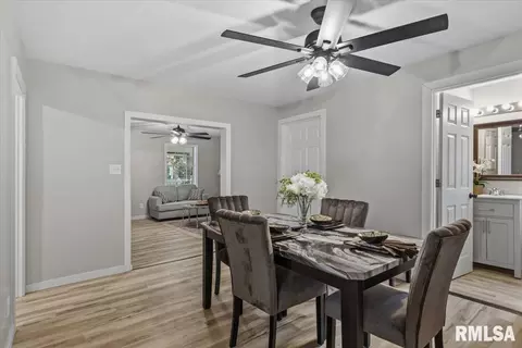 Dining - 2004 S Pasfield St, Springfield, IL 62704 photo 1 of 2