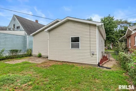 Exterior - 2004 S Pasfield St, Springfield, IL 62704 photo 5 of 6