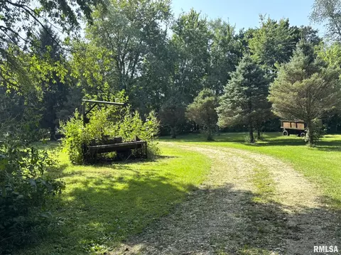 Exterior - 107 W Hunter St, Abingdon, IL 61410 photo 15 of 16