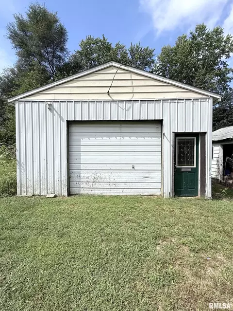 Other - 107 W Hunter St, Abingdon, IL 61410 photo 5 of 13