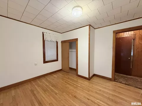 Bedroom - 107 W Hunter St, Abingdon, IL 61410 photo 8 of 14
