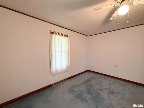 Bedroom - 107 W Hunter St, Abingdon, IL 61410 photo 6 of 14