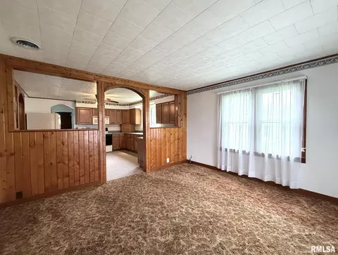 Living - 107 W Hunter St, Abingdon, IL 61410 photo 1 of 4