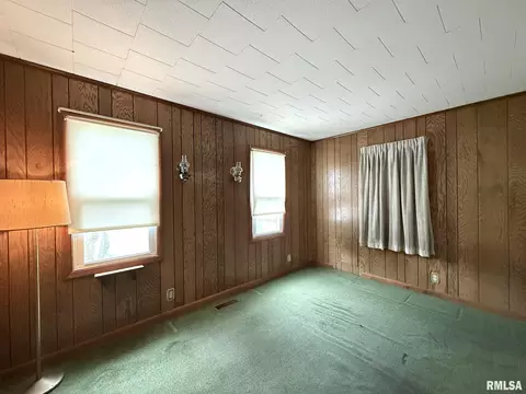 Bedroom - 107 W Hunter St, Abingdon, IL 61410 photo 2 of 14