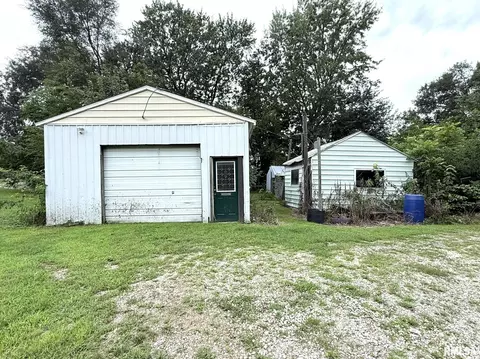 Exterior - 107 W Hunter St, Abingdon, IL 61410 photo 5 of 16
