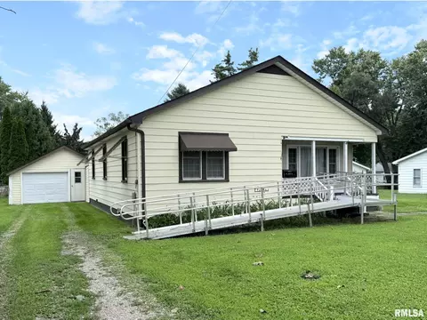 Other - 107 W Hunter St, Abingdon, IL 61410 photo 2 of 13