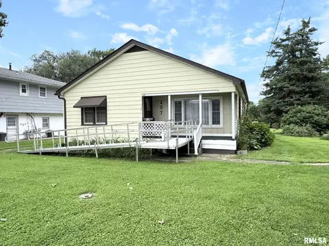 Other - 107 W Hunter St, Abingdon, IL 61410 photo 4 of 13