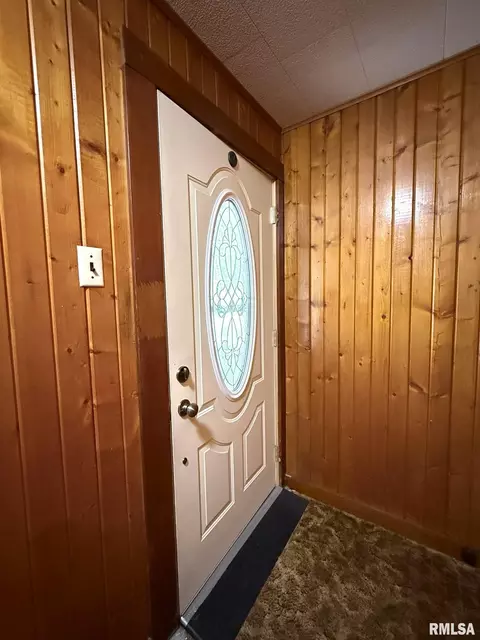 Entry Way - 107 W Hunter St, Abingdon, IL 61410 photo 1 of 1
