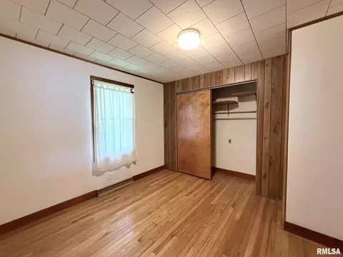 Bedroom - 107 W Hunter St, Abingdon, IL 61410 photo 14 of 14